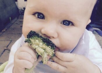 Äiti kieltäytyy antamasta tyttärensä syödä sokeria, vuosia myöhemmin tämä on tulos!