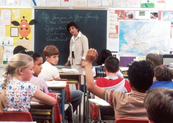 Opettaja turhautunut: Liian monta lasta luokassa “kauhealla” nimellä