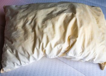 Kotitalouden vinkki – Pidä tyynyt puhtaana ilman pesukonetta!