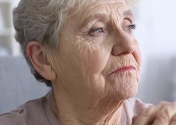 ”Truus (80) tuntee olonsa yksinäiseksi kotona joka päivä: ”Lapseni ovat liian kiireisiä, eikä kukaan muu tule käymään.””