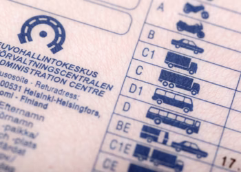 Pidätettiin, mutta ajokorttia ei ole mukana: näin vältät sakot parhaiten