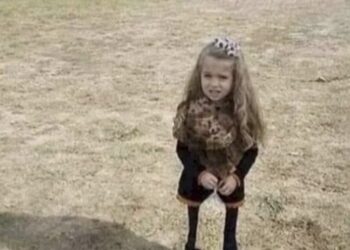 Kuva tytöstä popcorn-pussin kanssa hämmästyttää kaikki internetissä